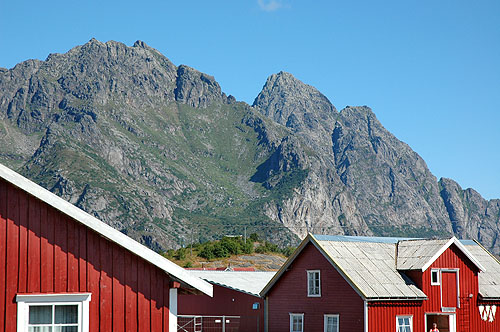 Vgakallen, Lofoten - sett fra rorbuene i Henningsvr