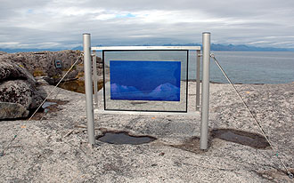 Under pen Himmel 2007 - fotograf Johan Brun stiller ut utendrs p Trany, Hamary. Foto: Bent Svinnung