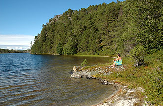 Tannya, Hamary. Badeliv ved sandstranda, Mlnvatnet. Foto: Bent Svinnung