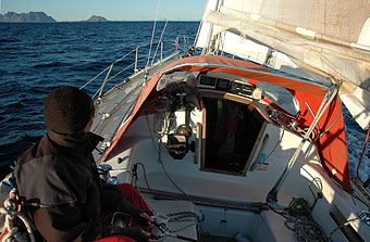 Seiling. P veg over Vestfjorden. Foto: Bent Svinnung