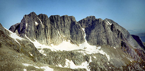 Hollenderan-massivet, Kvalya Troms